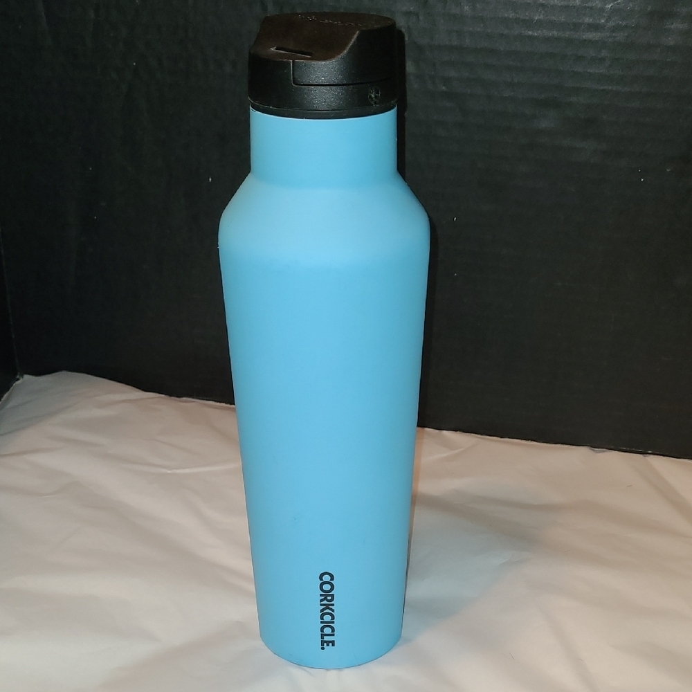 Corkcicle Sky Blue Insulated Bottle 20 Oz.GUC